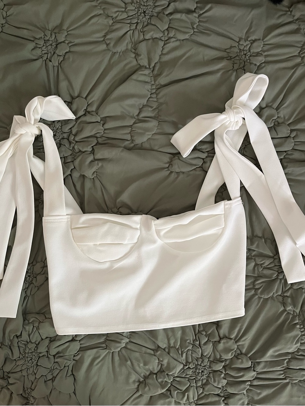 PrettyLittleThing White Tie-Shoulder Bustier Cropped Tank